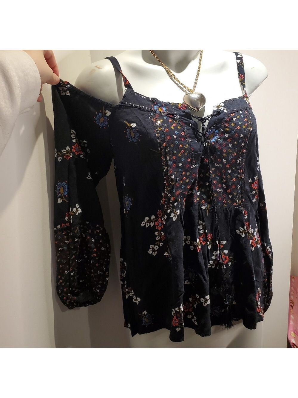 A&F Dark Floral Boho Top w Open Shoulder Sleeves